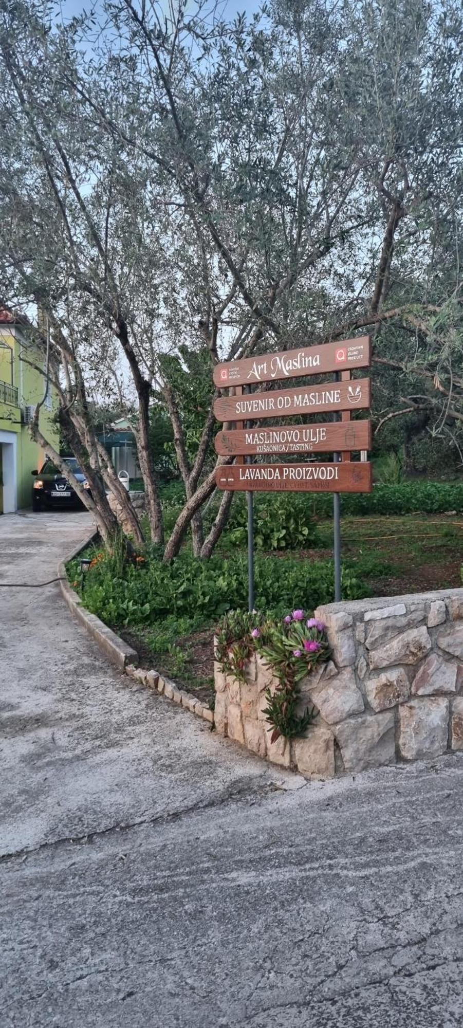 Senkini Dvori Apartment Sutomiscica Exterior foto