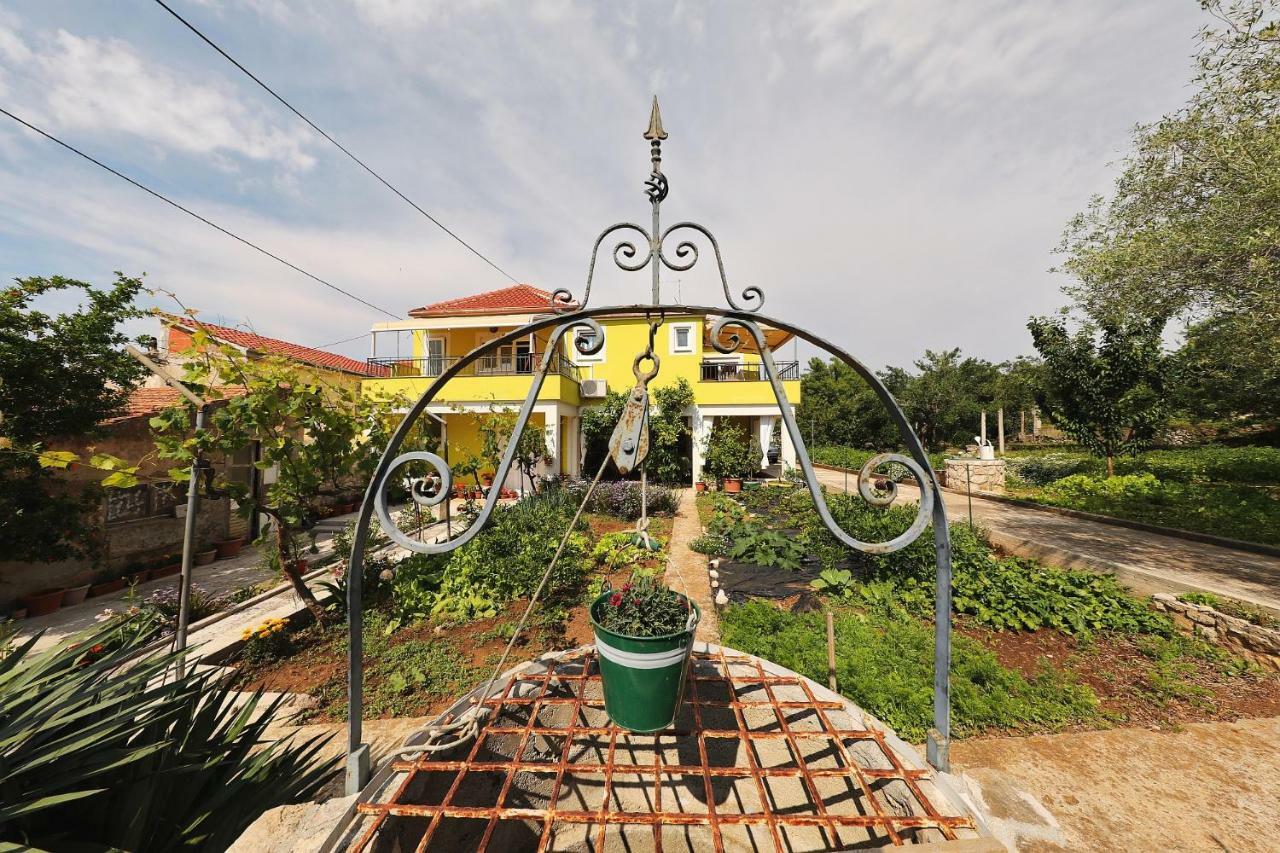 Senkini Dvori Apartment Sutomiscica Exterior foto