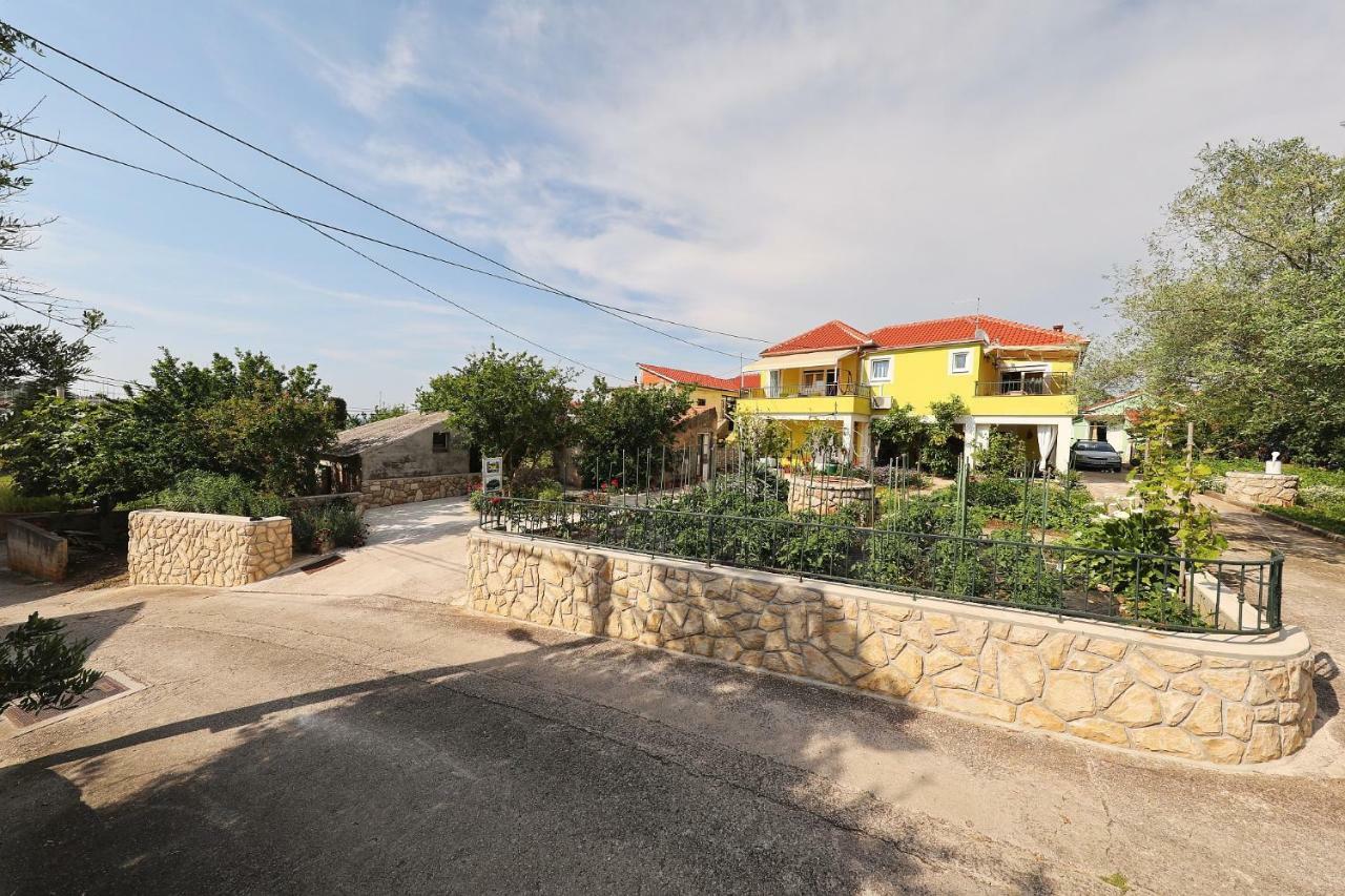 Senkini Dvori Apartment Sutomiscica Exterior foto