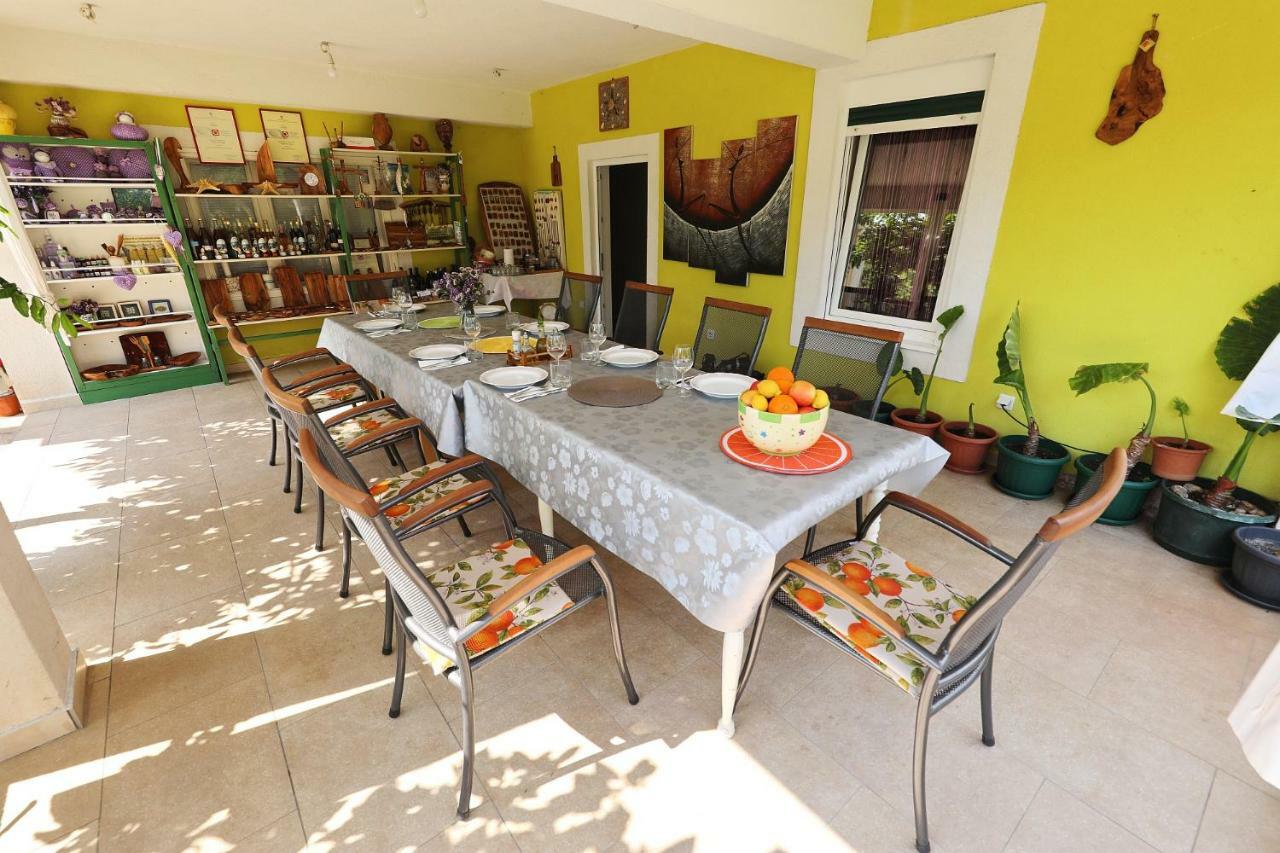 Senkini Dvori Apartment Sutomiscica Exterior foto