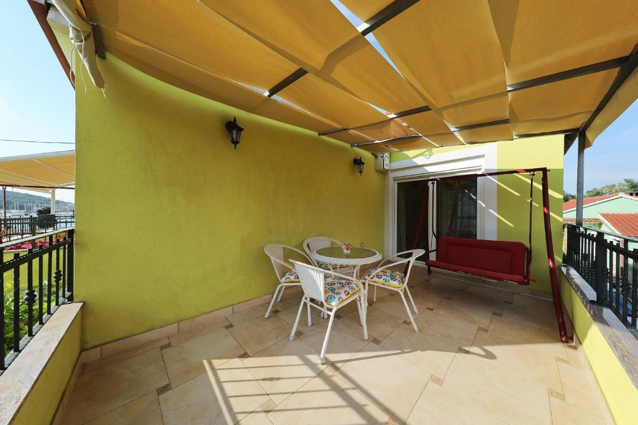 Senkini Dvori Apartment Sutomiscica Exterior foto