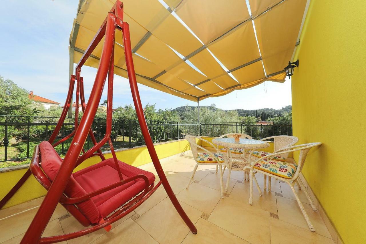 Senkini Dvori Apartment Sutomiscica Exterior foto
